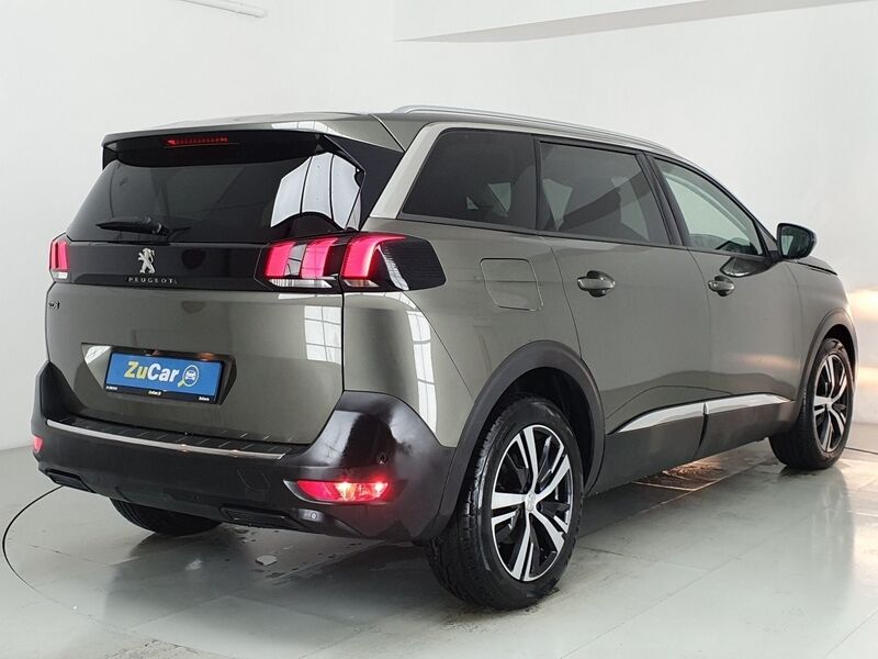 More views of Peugeot 5008