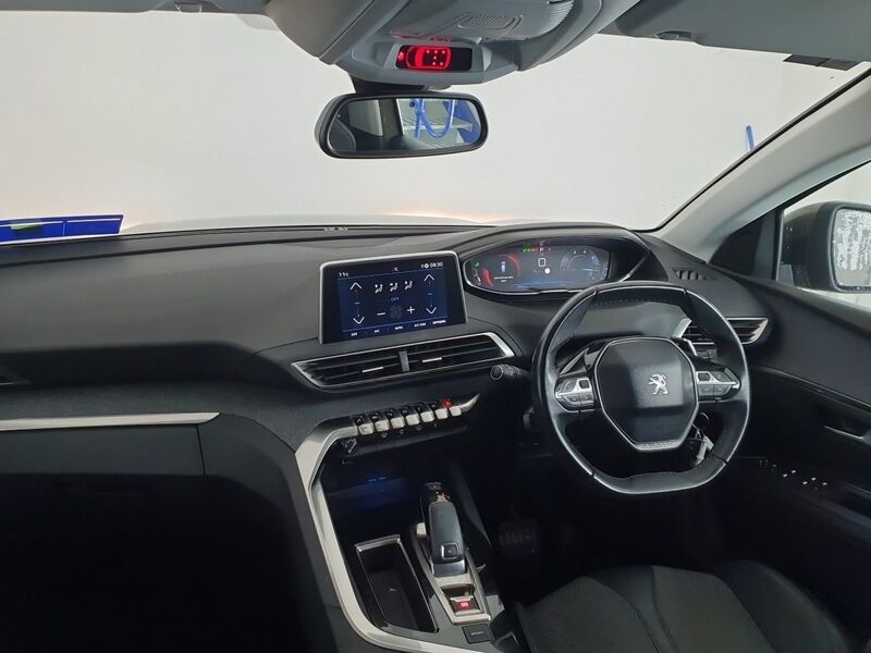 More views of Peugeot 5008