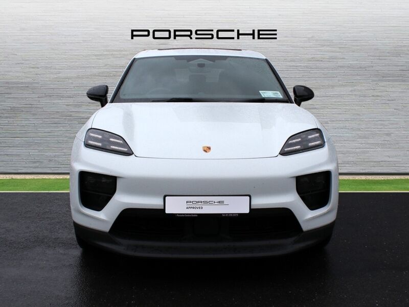 More views of Porsche Macan