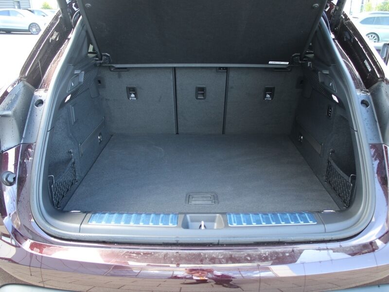 More views of Porsche Macan
