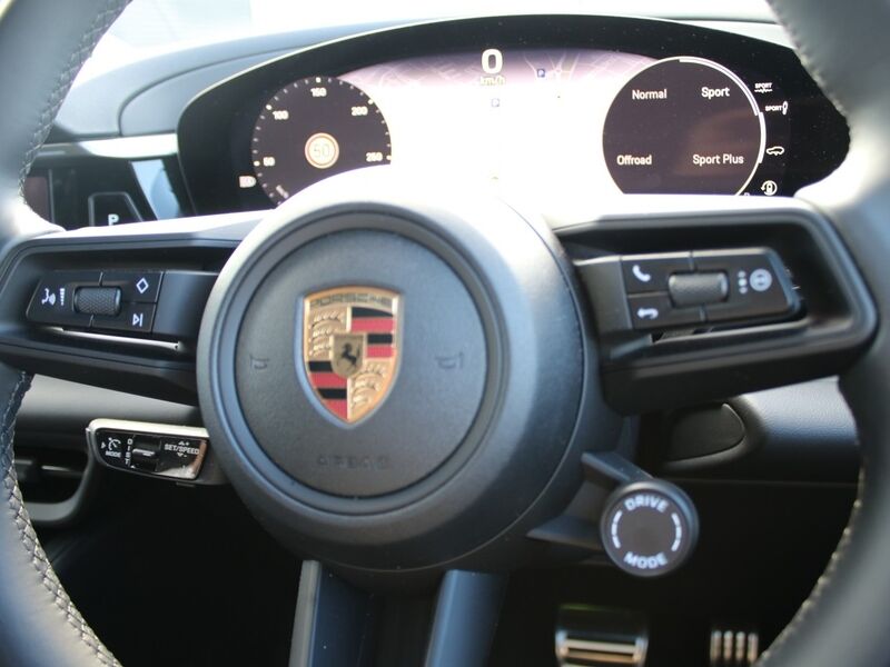 More views of Porsche Macan