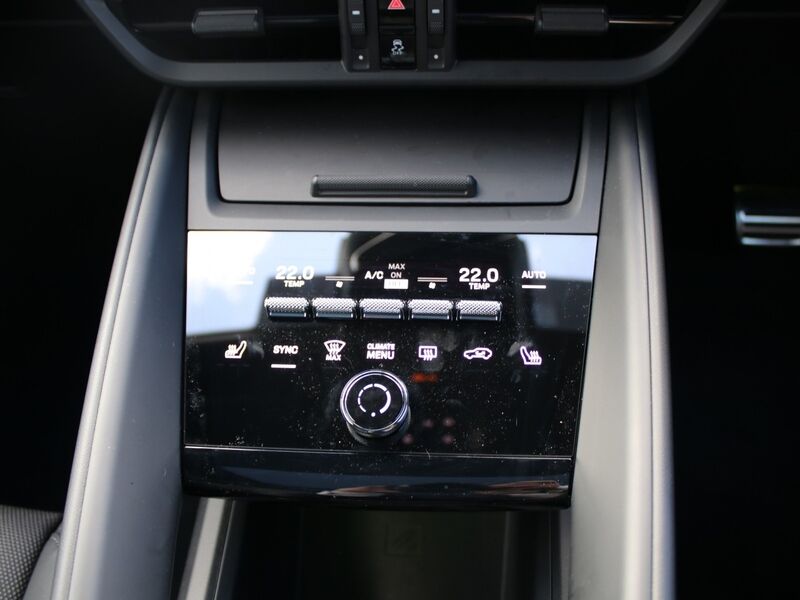 More views of Porsche Macan
