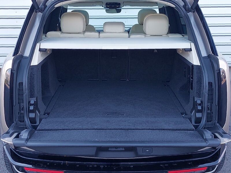 More views of Land Rover Range Rover