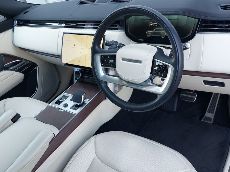 More views of Land Rover Range Rover