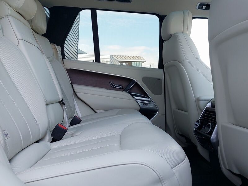 More views of Land Rover Range Rover