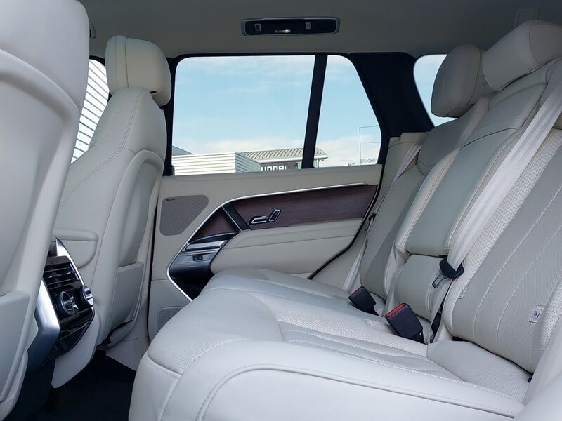 More views of Land Rover Range Rover