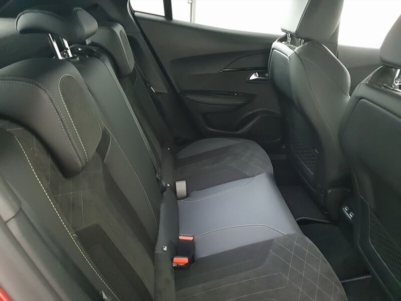 More views of Peugeot 2008