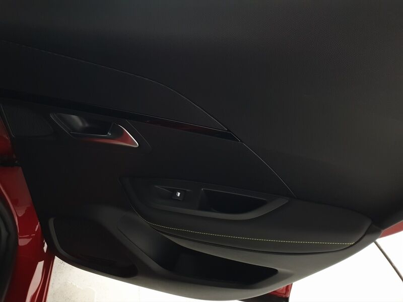 More views of Peugeot 2008
