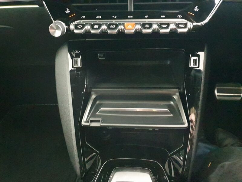 More views of Peugeot 2008