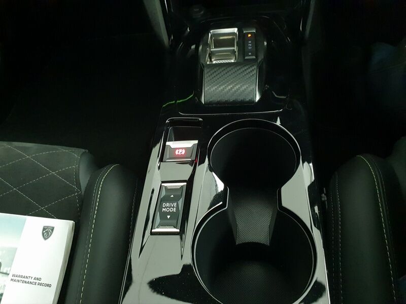 More views of Peugeot 2008