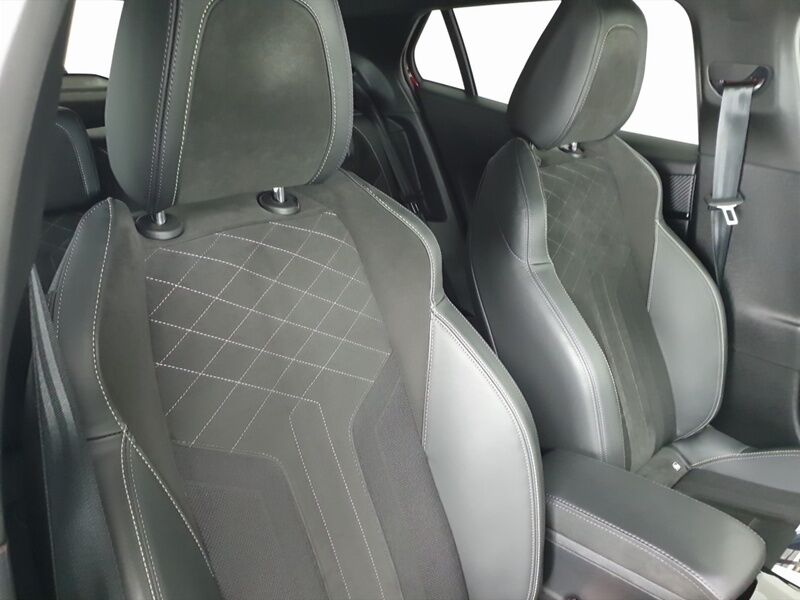 More views of Peugeot 2008