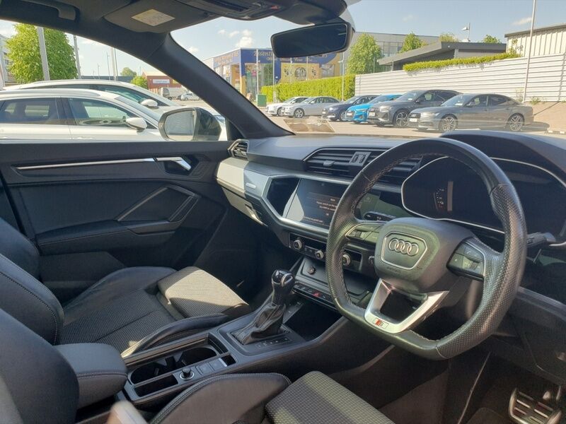 More views of Audi Q3