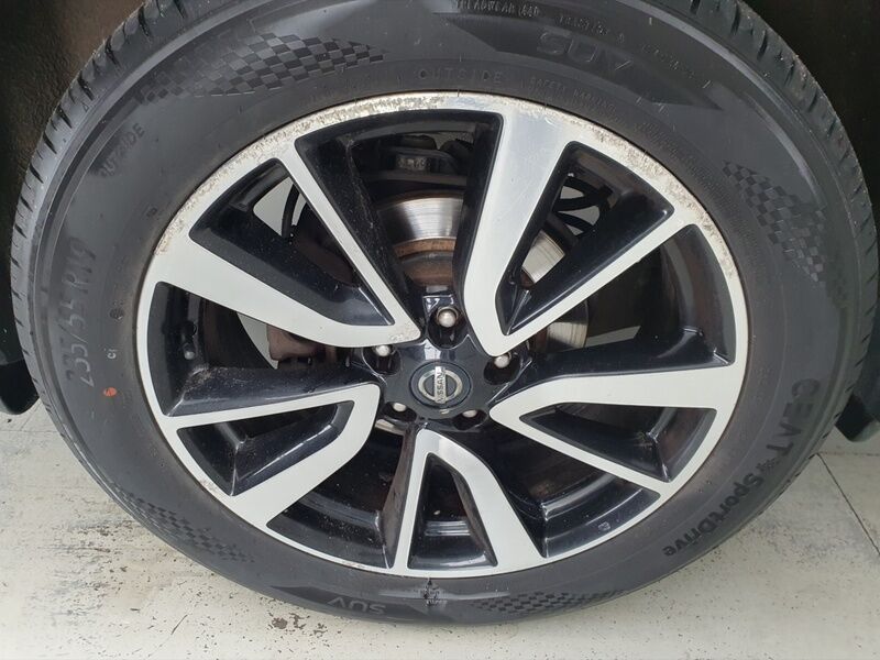 More views of Nissan X-Trail