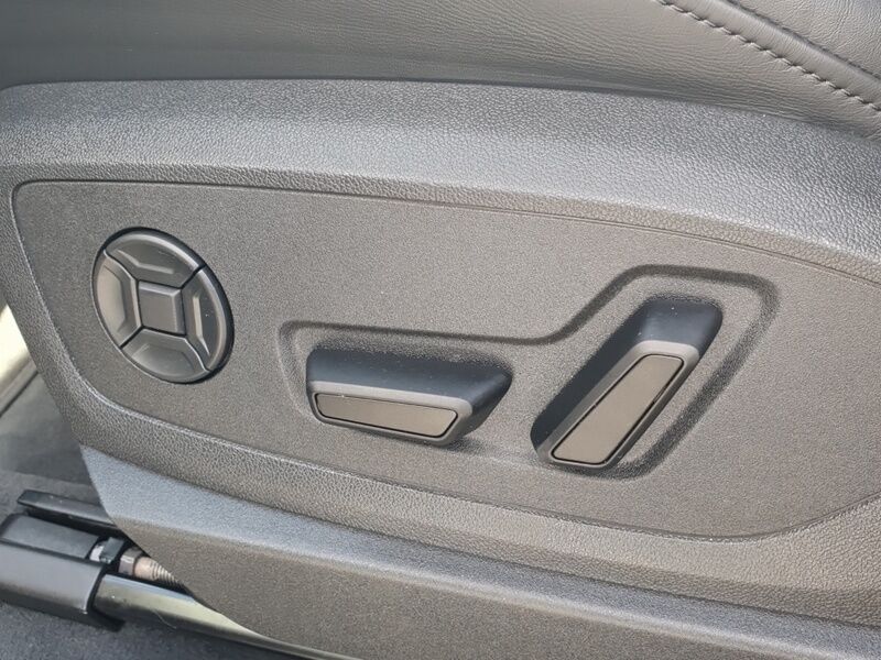 More views of Audi Q8 e-tron
