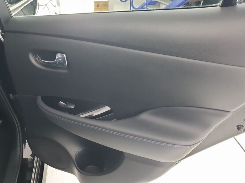 More views of Nissan Leaf