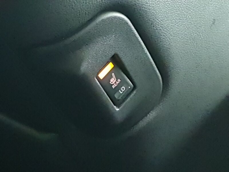 More views of Nissan Leaf