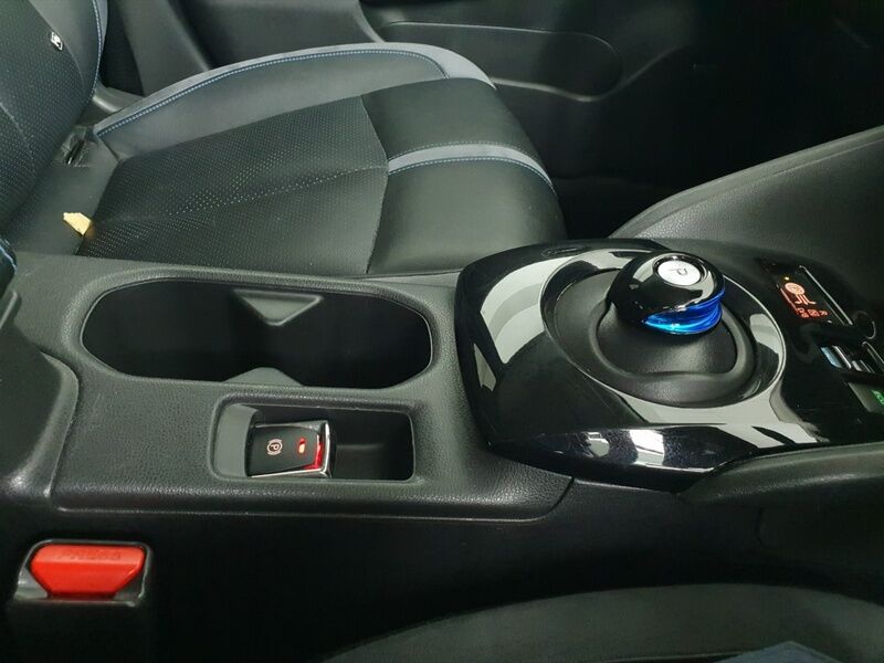 More views of Nissan Leaf