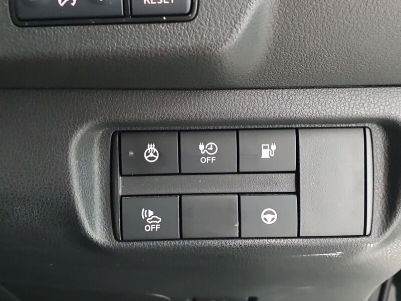 More views of Nissan Leaf