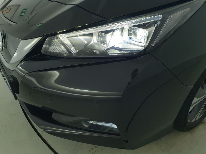 More views of Nissan Leaf