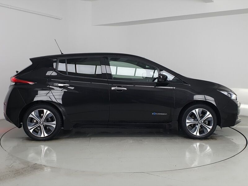 More views of Nissan Leaf