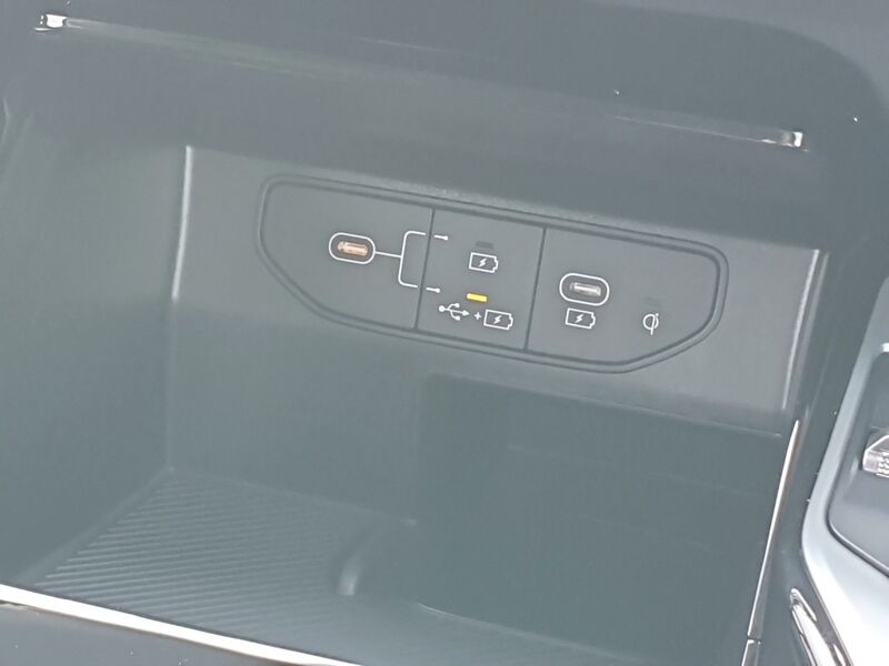 More views of Kia Sorento