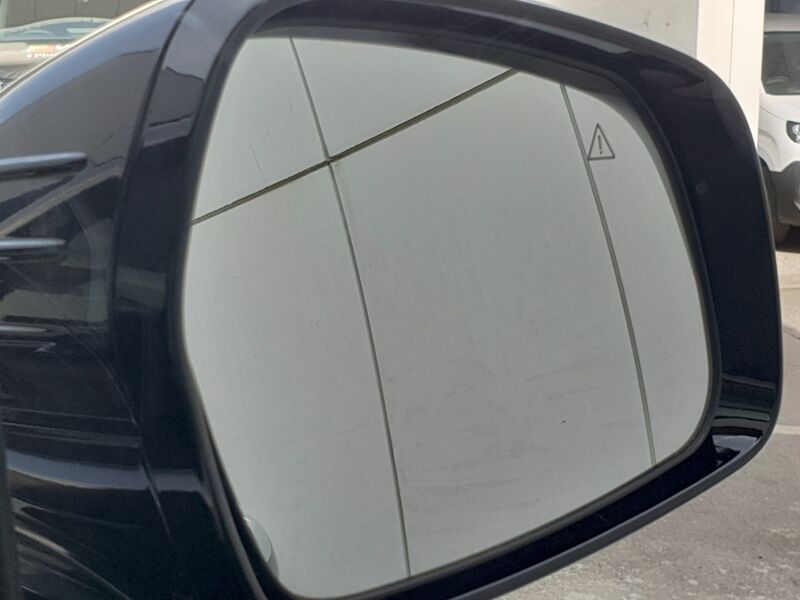 More views of Kia Sorento