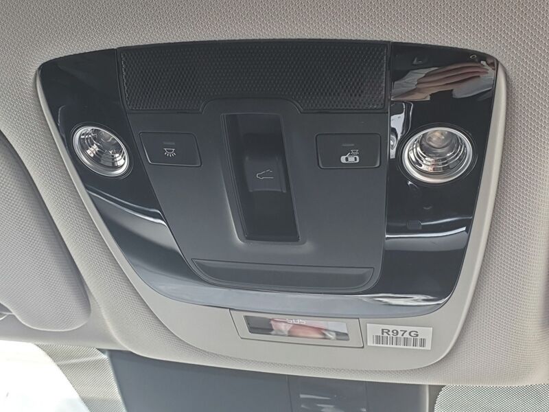 More views of Kia Sorento