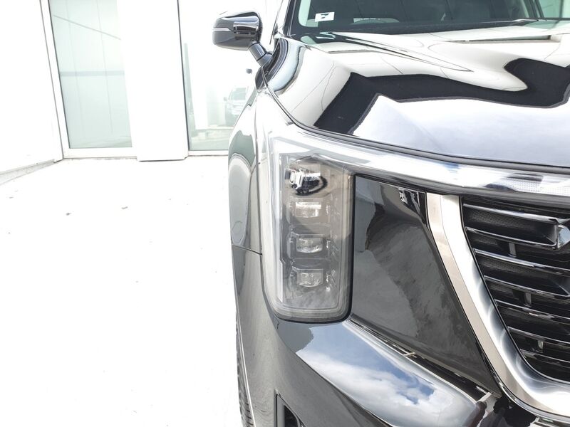 More views of Kia Sorento