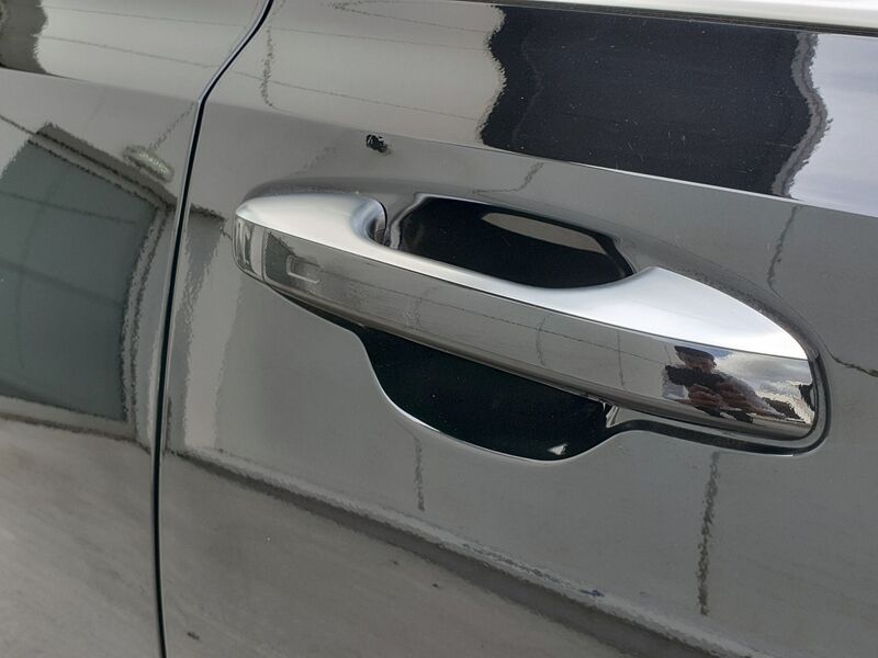 More views of Kia Sorento
