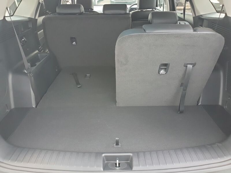 More views of Kia Sorento