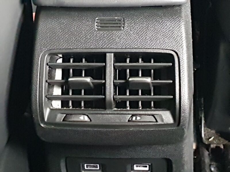 More views of Citroen E-C4
