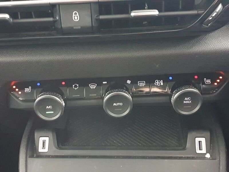 More views of Citroen E-C4