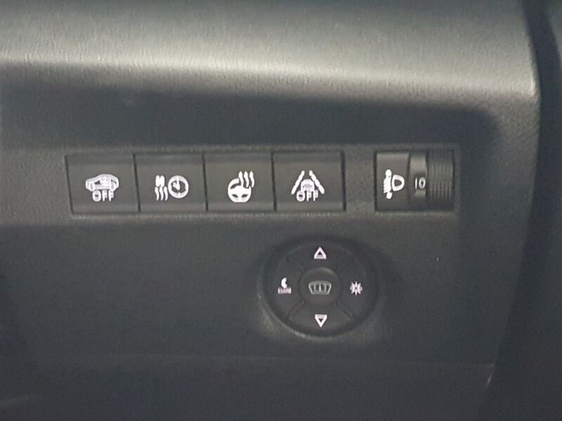 More views of Citroen E-C4