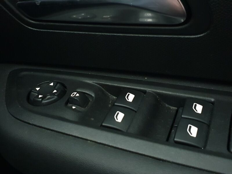 More views of Citroen E-C4