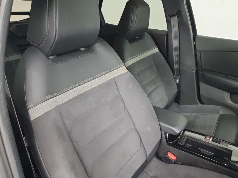 More views of Citroen E-C4