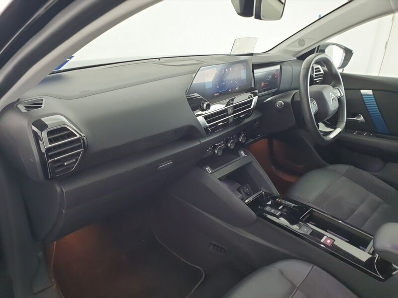 More views of Citroen E-C4