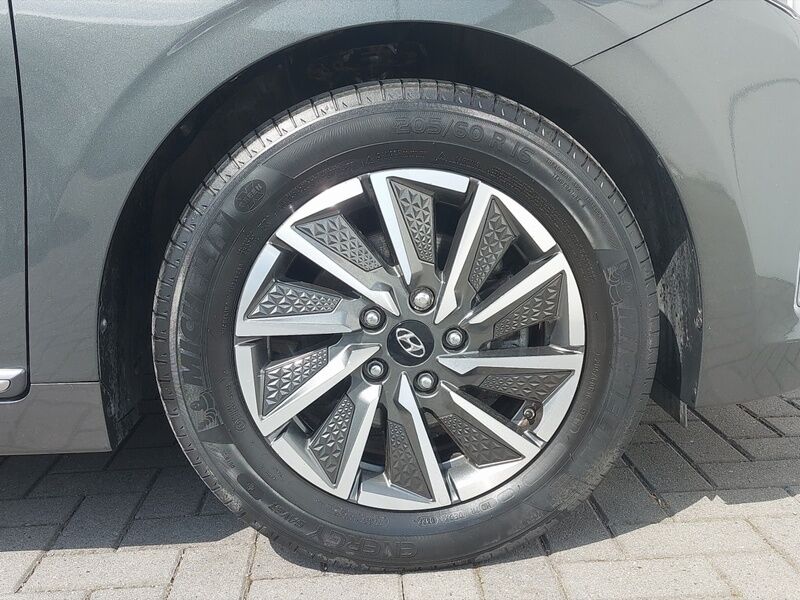 More views of Hyundai Ioniq