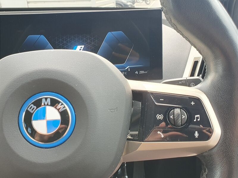 More views of BMW iX