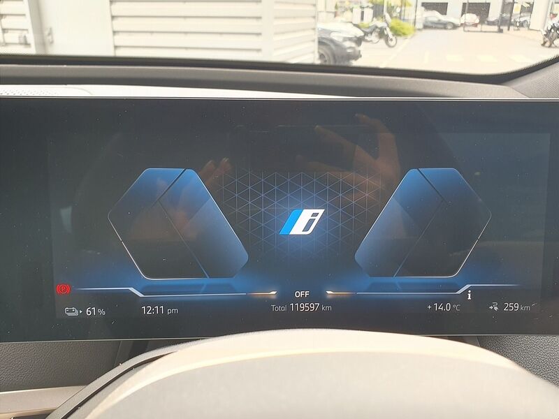 More views of BMW iX