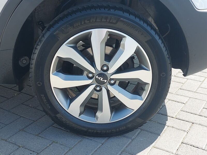 More views of Kia Stonic