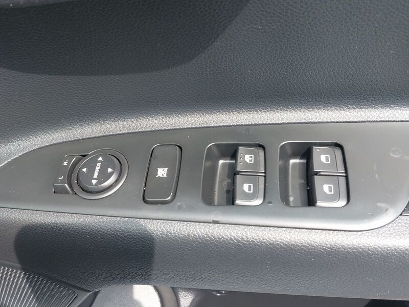 More views of Kia Stonic