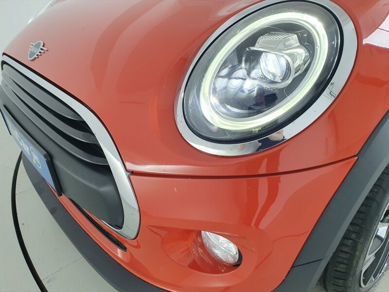 More views of MINI One