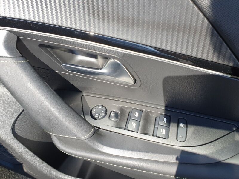 More views of Peugeot 2008