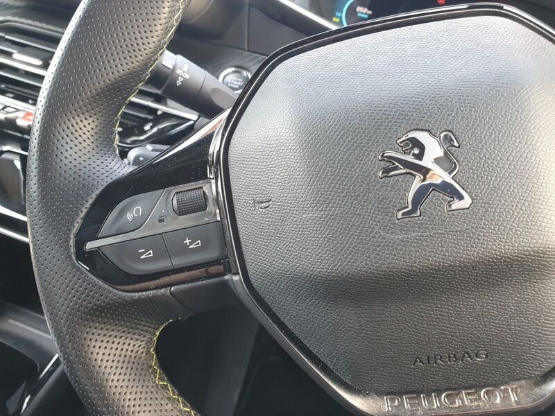 More views of Peugeot 2008