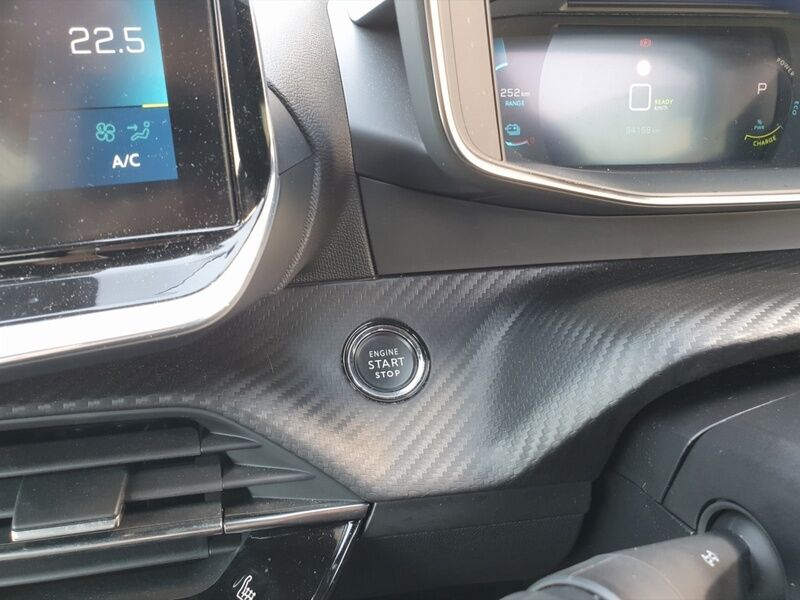 More views of Peugeot 2008