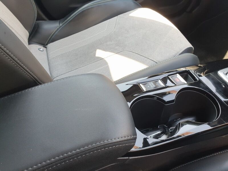 More views of Peugeot 2008
