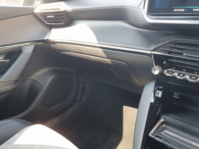 More views of Peugeot 2008