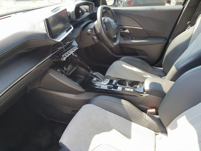 More views of Peugeot 2008