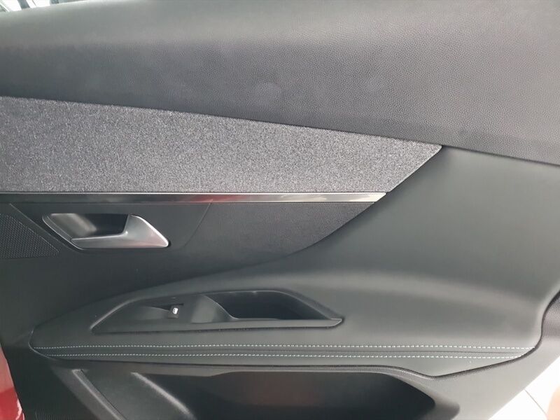 More views of Peugeot 3008