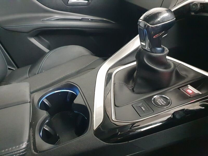 More views of Peugeot 3008